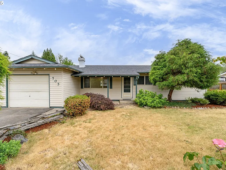 Home at 705 Goucher St, Amity, OR