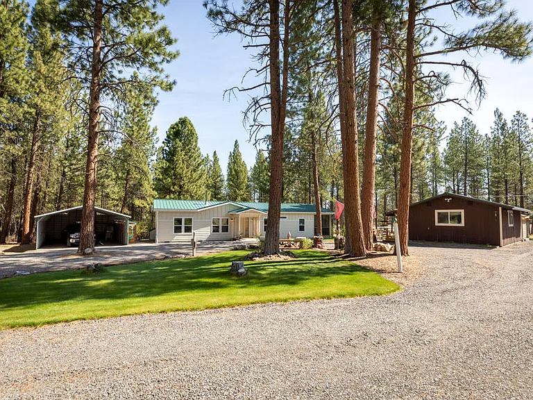 Home at 9660 Sprague River Rd, Chiloquin, OR
