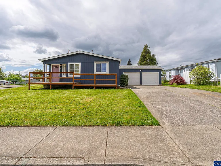 Home at 415 NE Dallas Dr, Dallas, OR