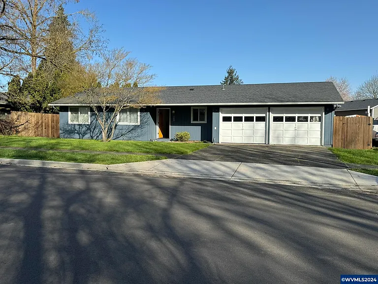 Home at 153 S 5th St, Jefferson, OR