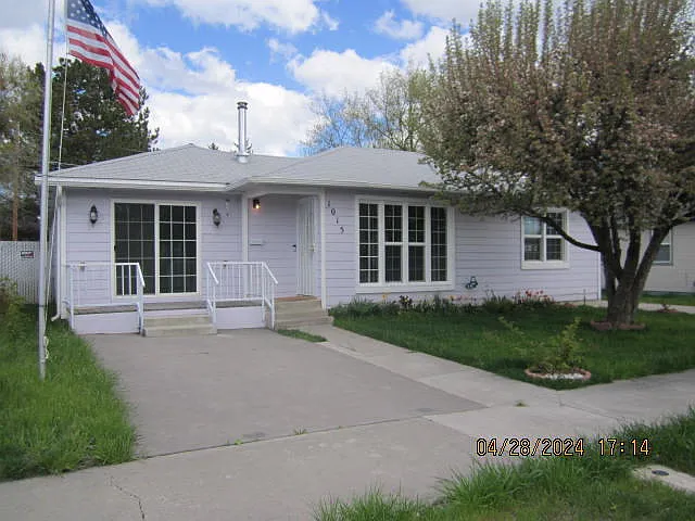 Home at 1015 Alandale St, Klamath Falls, OR