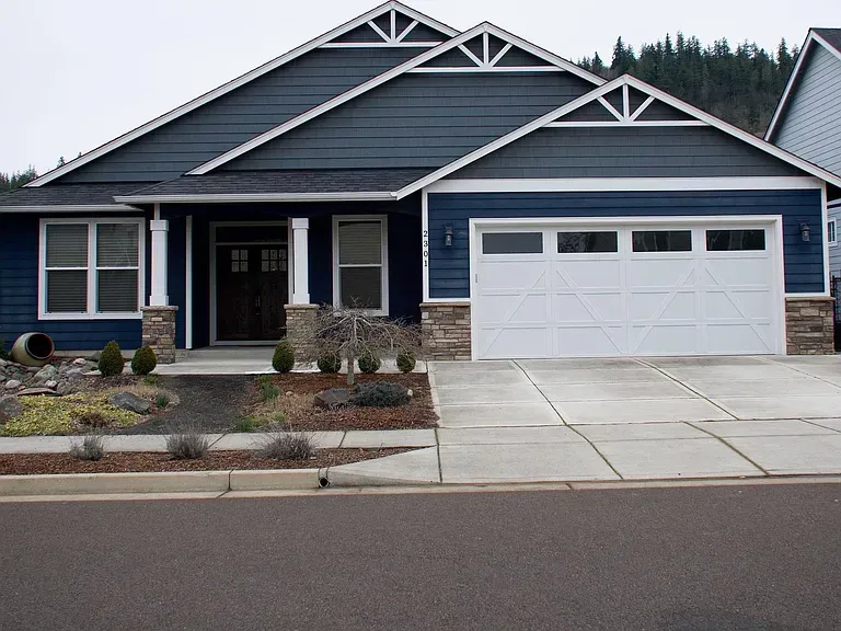 Home at 2301 Robbins Way, Lebanon, OR