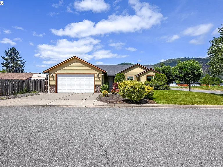 Home at 335 Weaver Ave, Myrtle Creek, OR