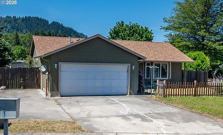 Home at 162 SE Wildwood Way, Myrtle Creek, OR