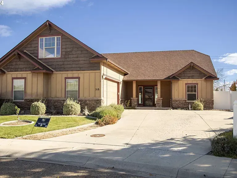 Home at 518 NW 14th St, Ontario, OR