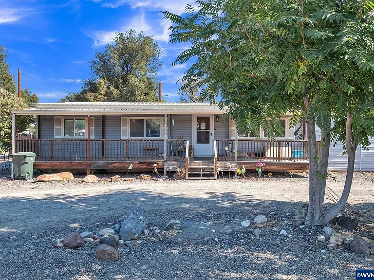 Home at 660 NW 34th St, Ontario, OR