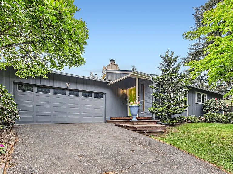 Home at 9423 NE Schuyler St, Portland, OR