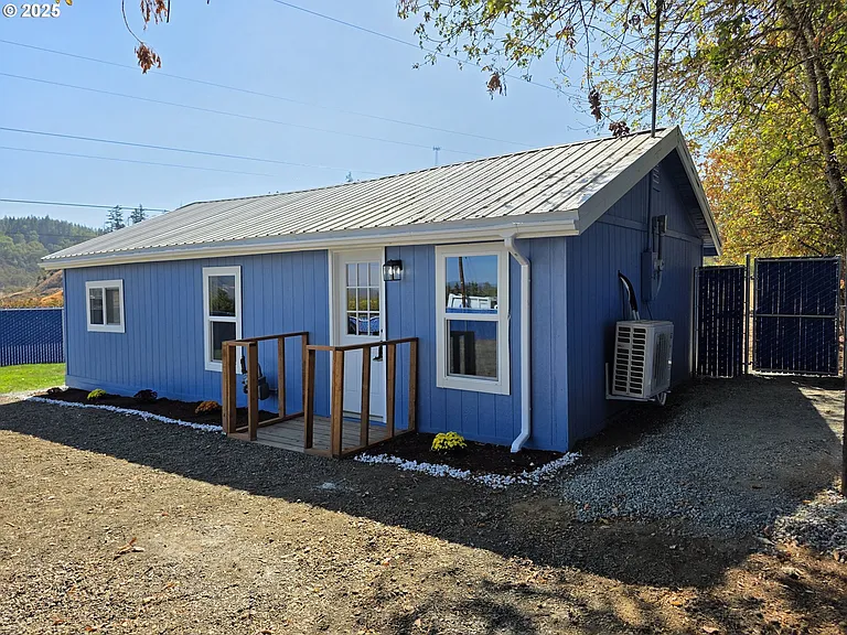Home at 510 Boyer Rd, Riddle, OR