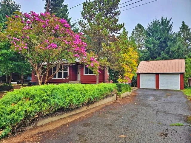 Home at 1463 Kendall St, Roseburg, OR