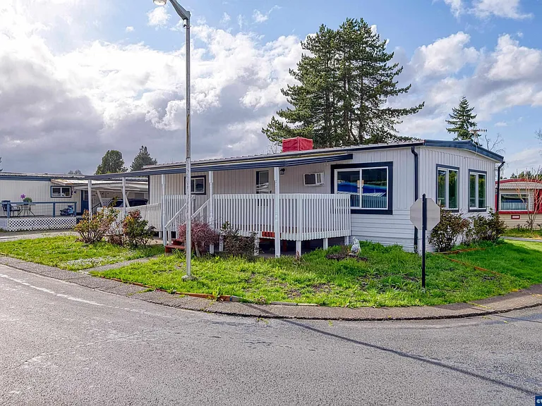 Home at 4413 Essex St SE, Salem, OR