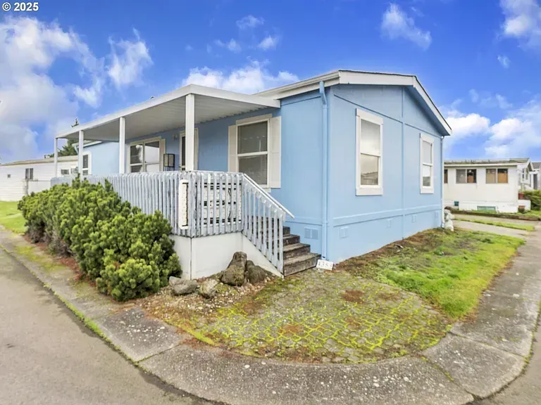 Home at 4353 Lemon St NE, Salem, OR