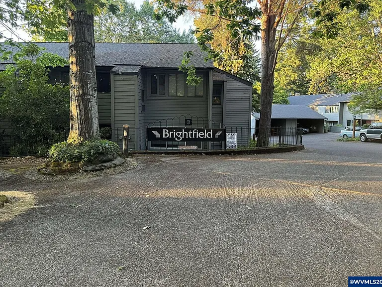 Home at 8807 SW Brightfield Cir, Tigard, OR