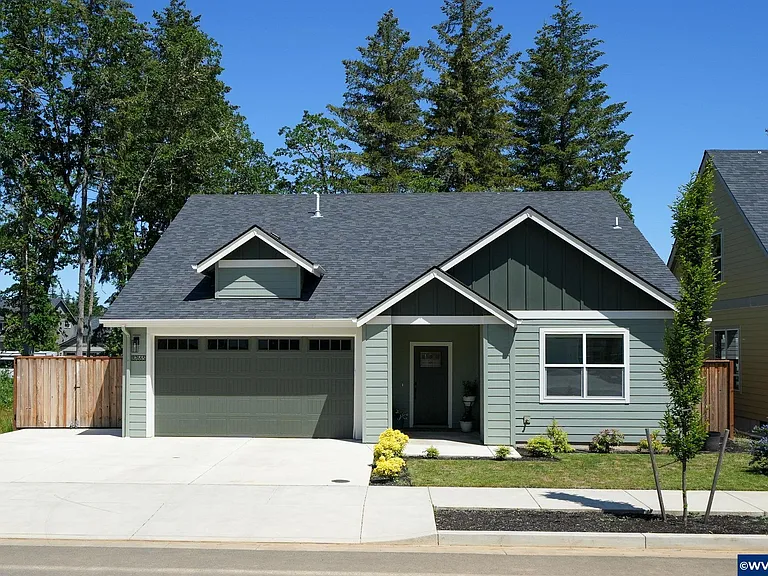 Home at 87665 8th St, Veneta, OR