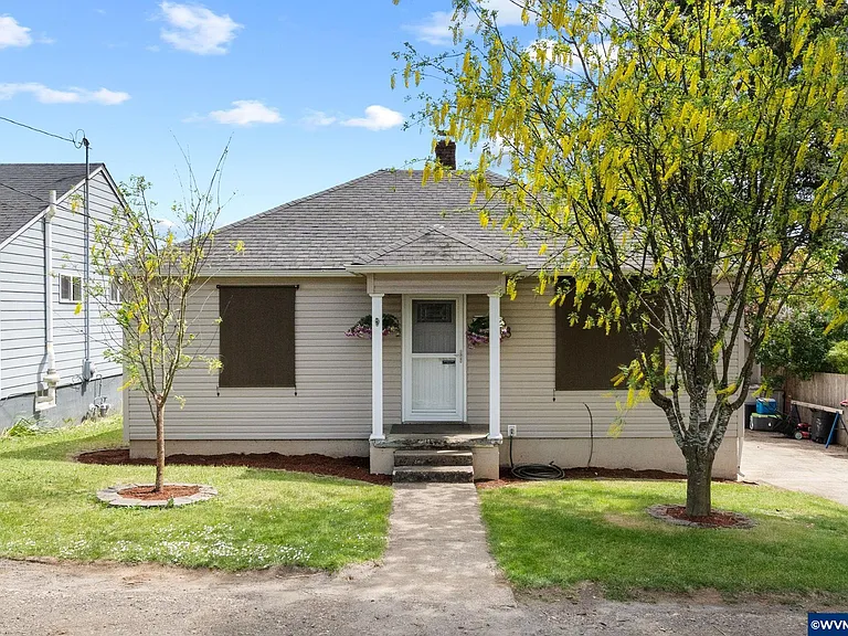 Home at 378 SW Oak St, Willamina, OR